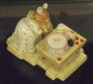 dbh-52-mrs-toadflax-decorates-cake-05